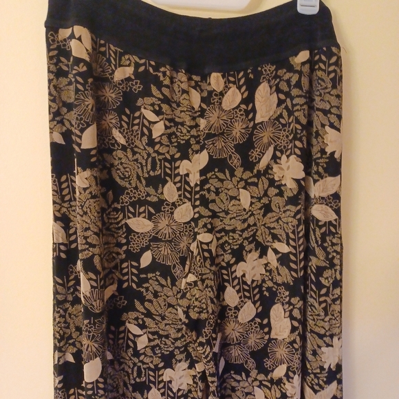Chicos Travelers pants in a Fall print womens size large Chicos size 2 - Picture 4 of 6